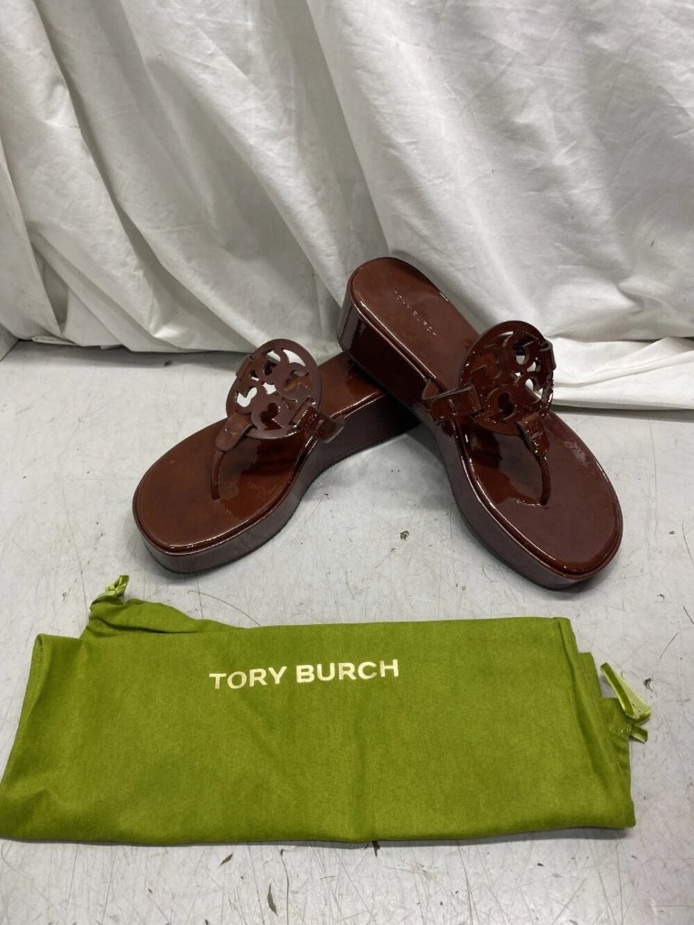 NEW TORY BURCH Miller Wedge 25MM Patent Leather Russet Brown US W6.5 - Picture 3 of 11